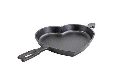 SEASONED CAST IRON HEART SKILLET 