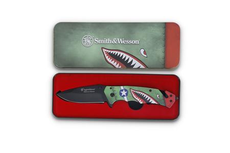 AMERICA HEROES SHARK FOLDING KNIFE W/GIFT TIN