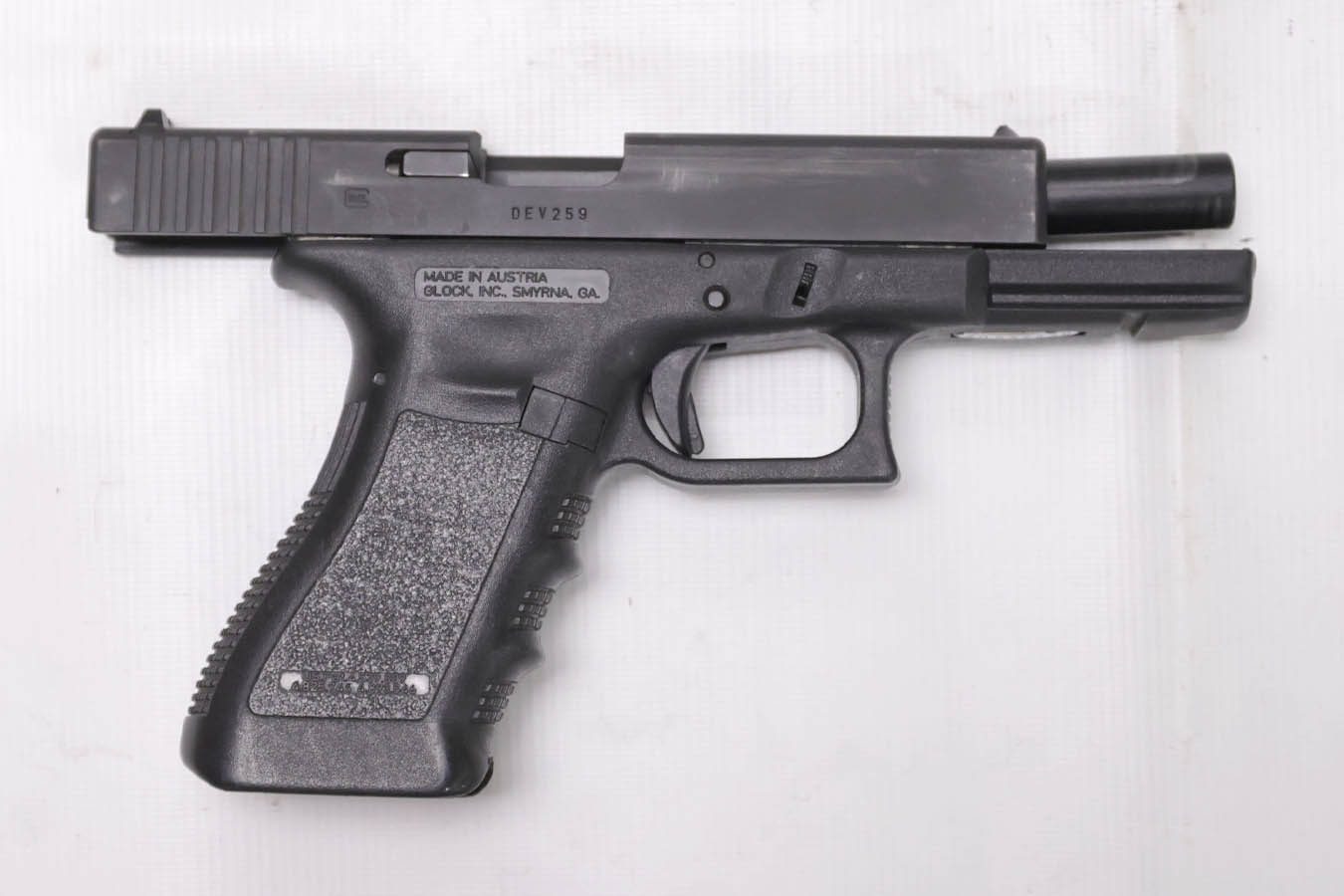 Glock 22 Gen3 .40 S&W Police Trade-In Pistol (Magazine Not Included)