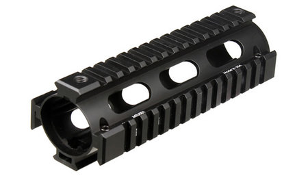 UTG -MODEL 4/15 QUAD RAIL, FITS AR RIFLES, CARBINE LENGTH - BLK