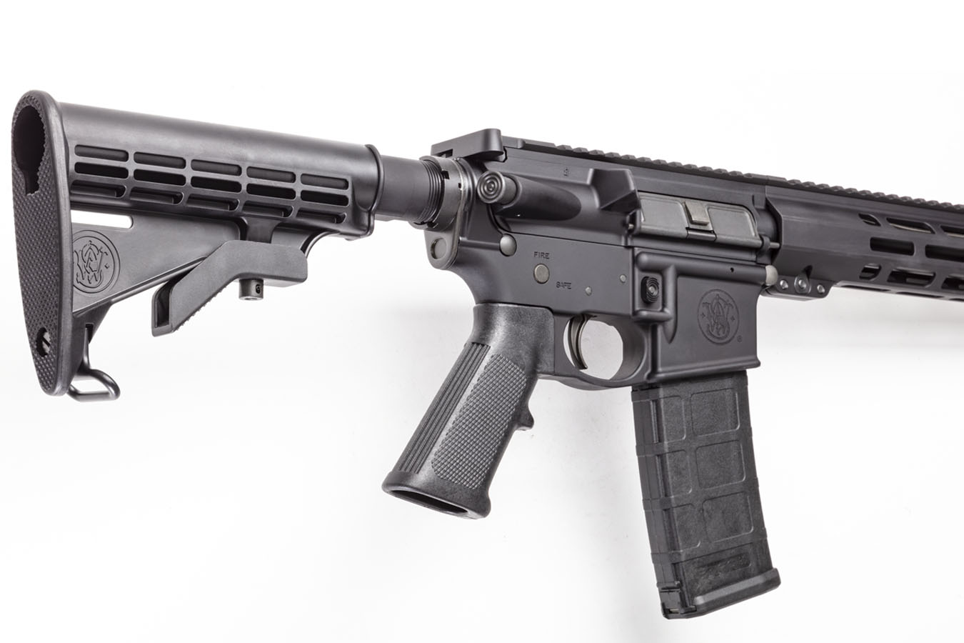 SMITH AND WESSON M&P15 Sport III 5.56mm Rifle with Full-Length M-LOK Handguard and Forged Trigger