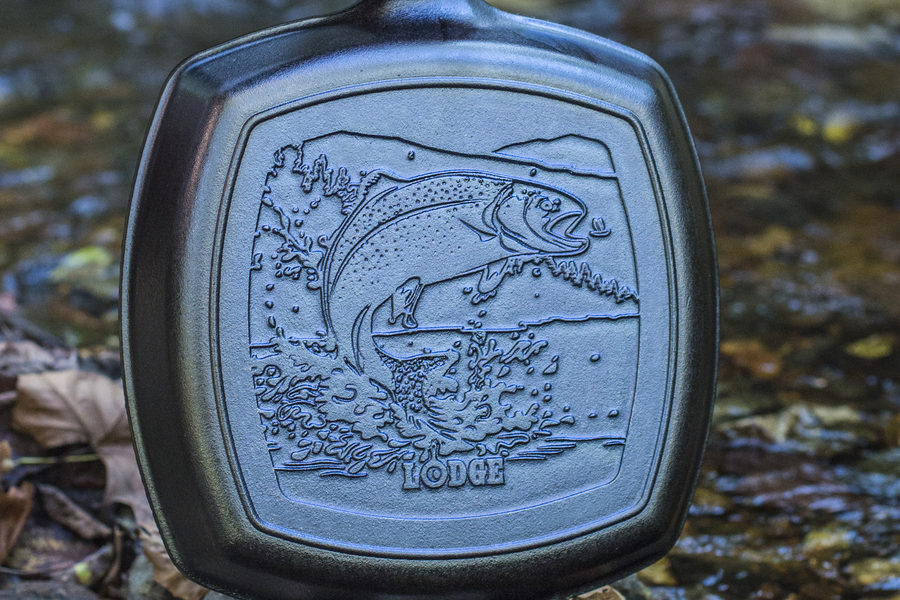 LODGE COOKWARE Wildlife Series 10.5 Inch Square Cast Iron Fish Grill Pan