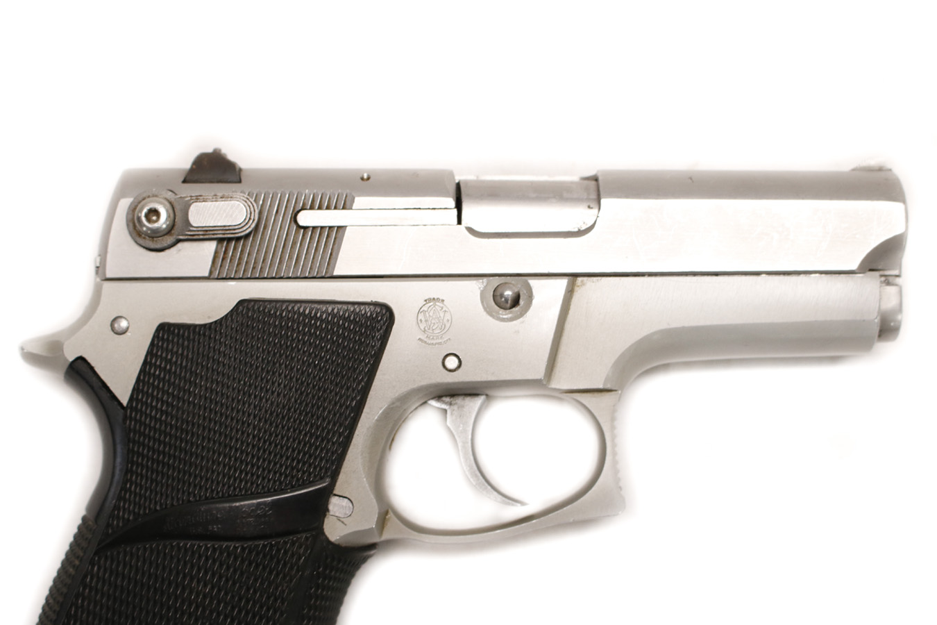 SMITH AND WESSON 669 9mm Police Trade-In Pistol