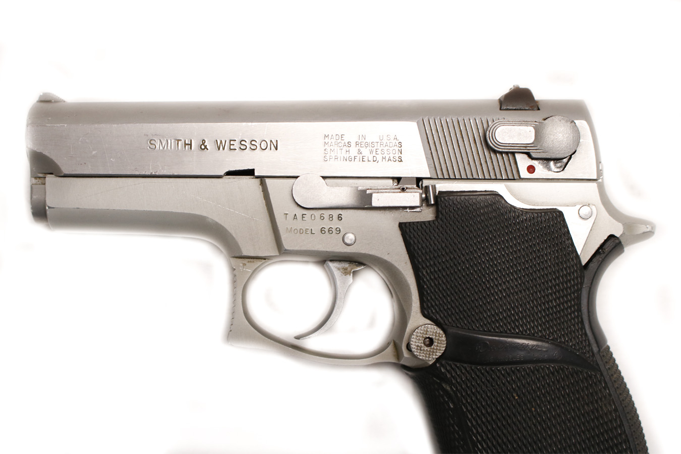 SMITH AND WESSON 669 9mm Police Trade-In Pistol